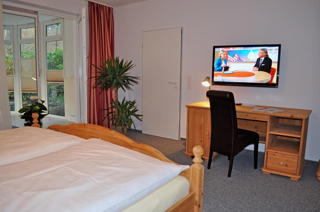Hellmanns Hotel Bremers Bauerndiele Wiefelstede Номер фото
