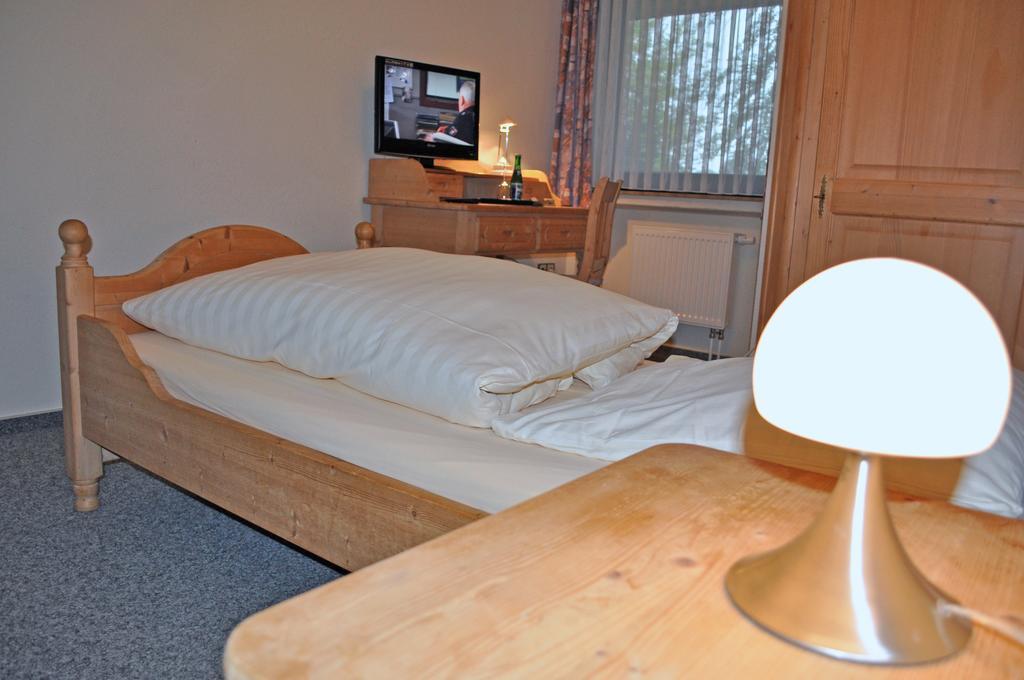 Hellmanns Hotel Bremers Bauerndiele Wiefelstede Номер фото