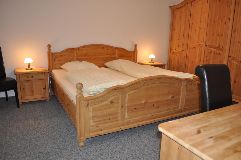 Hellmanns Hotel Bremers Bauerndiele Wiefelstede Экстерьер фото