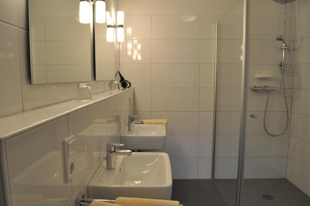 Hellmanns Hotel Bremers Bauerndiele Wiefelstede Экстерьер фото