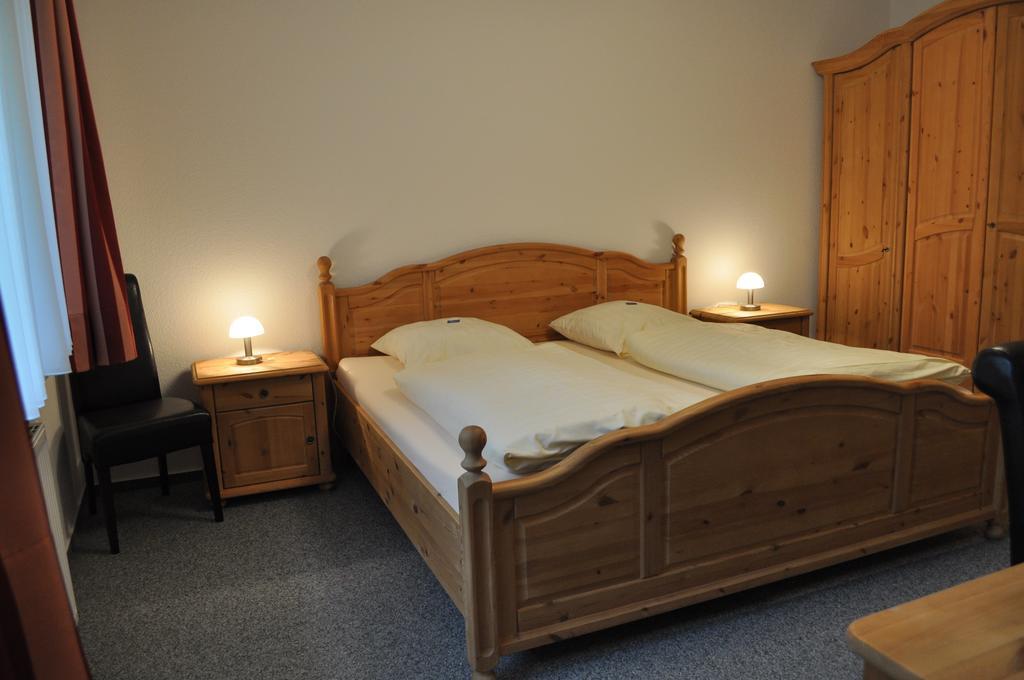 Hellmanns Hotel Bremers Bauerndiele Wiefelstede Экстерьер фото