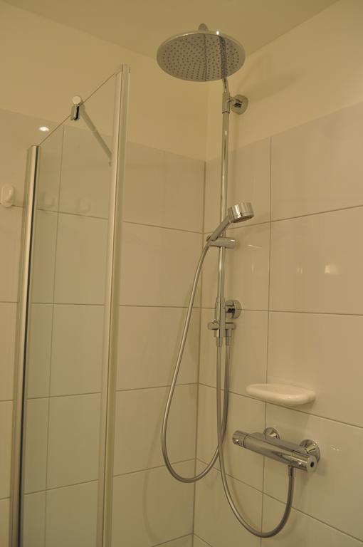 Hellmanns Hotel Bremers Bauerndiele Wiefelstede Экстерьер фото