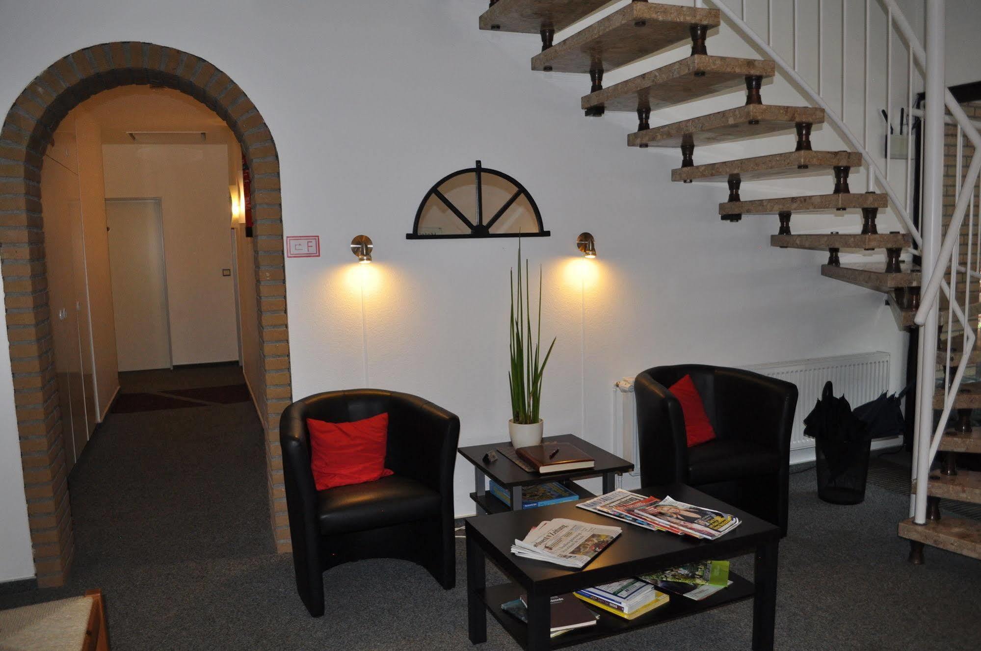 Hellmanns Hotel Bremers Bauerndiele Wiefelstede Экстерьер фото