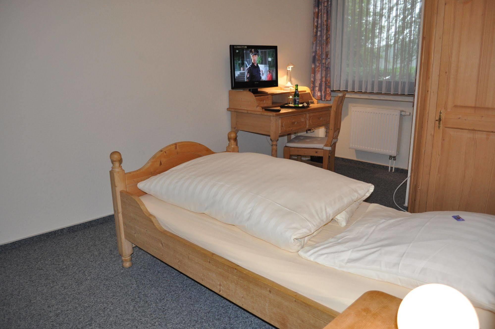 Hellmanns Hotel Bremers Bauerndiele Wiefelstede Экстерьер фото