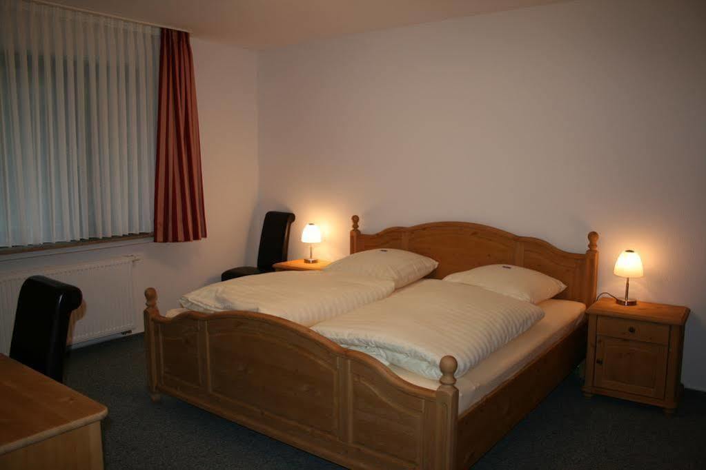 Hellmanns Hotel Bremers Bauerndiele Wiefelstede Экстерьер фото