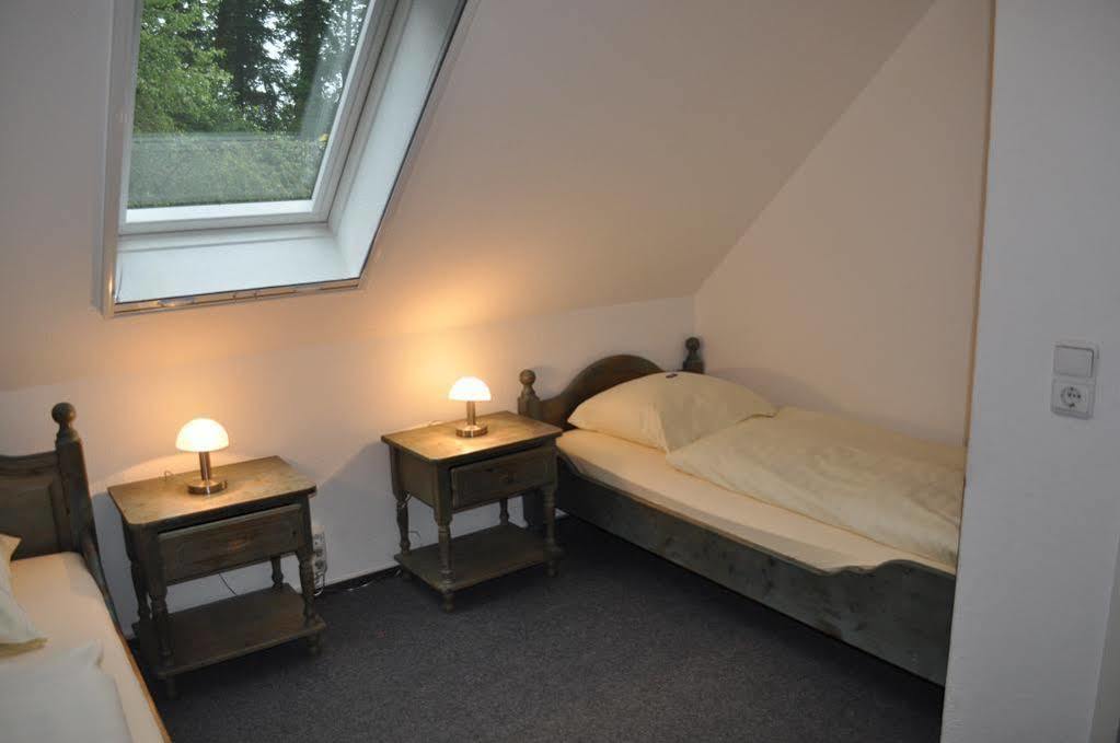 Hellmanns Hotel Bremers Bauerndiele Wiefelstede Экстерьер фото
