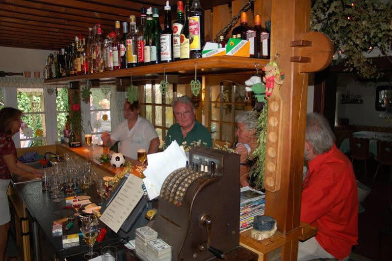 Hellmanns Hotel Bremers Bauerndiele Wiefelstede Экстерьер фото