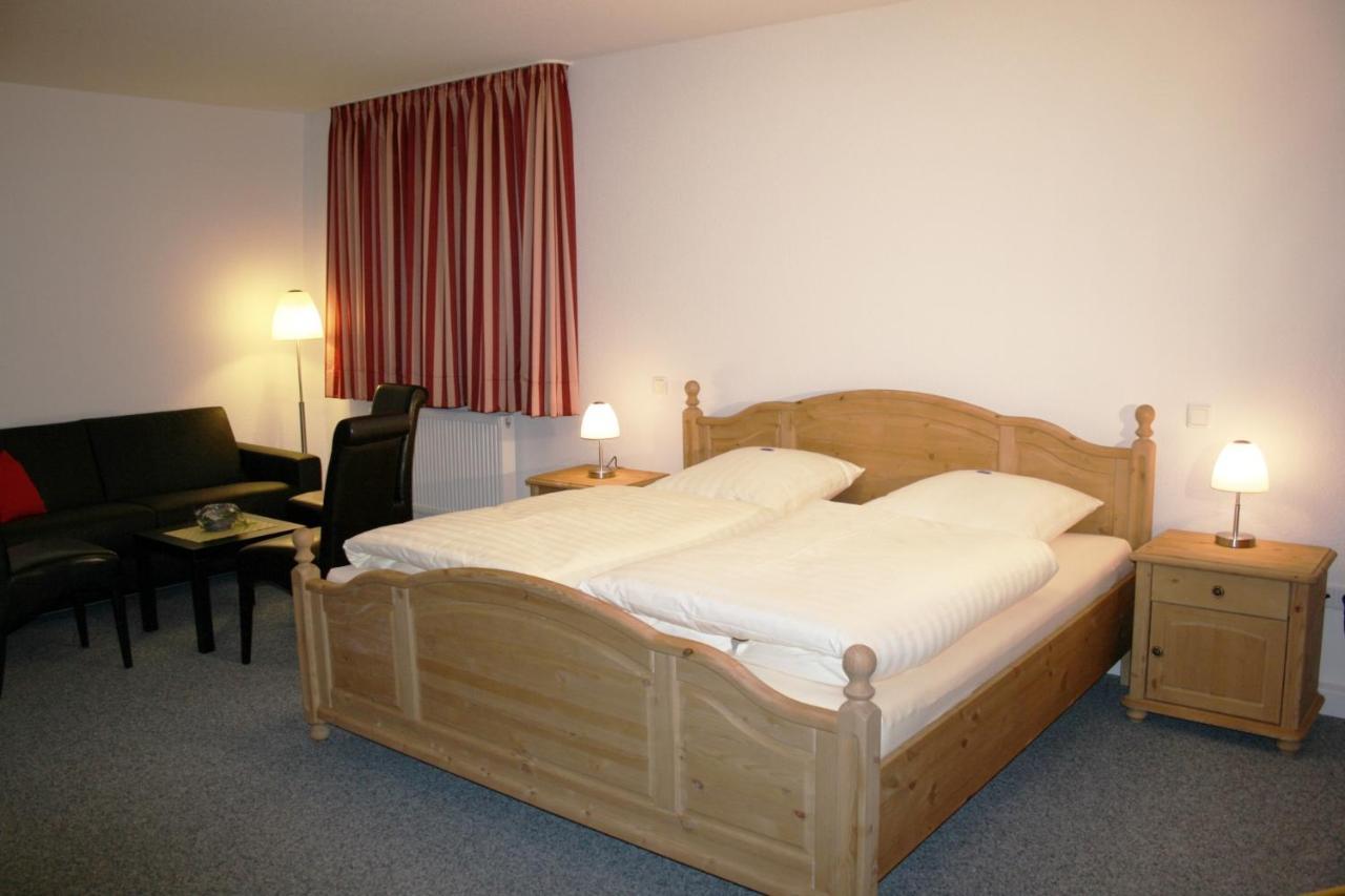 Hellmanns Hotel Bremers Bauerndiele Wiefelstede Экстерьер фото