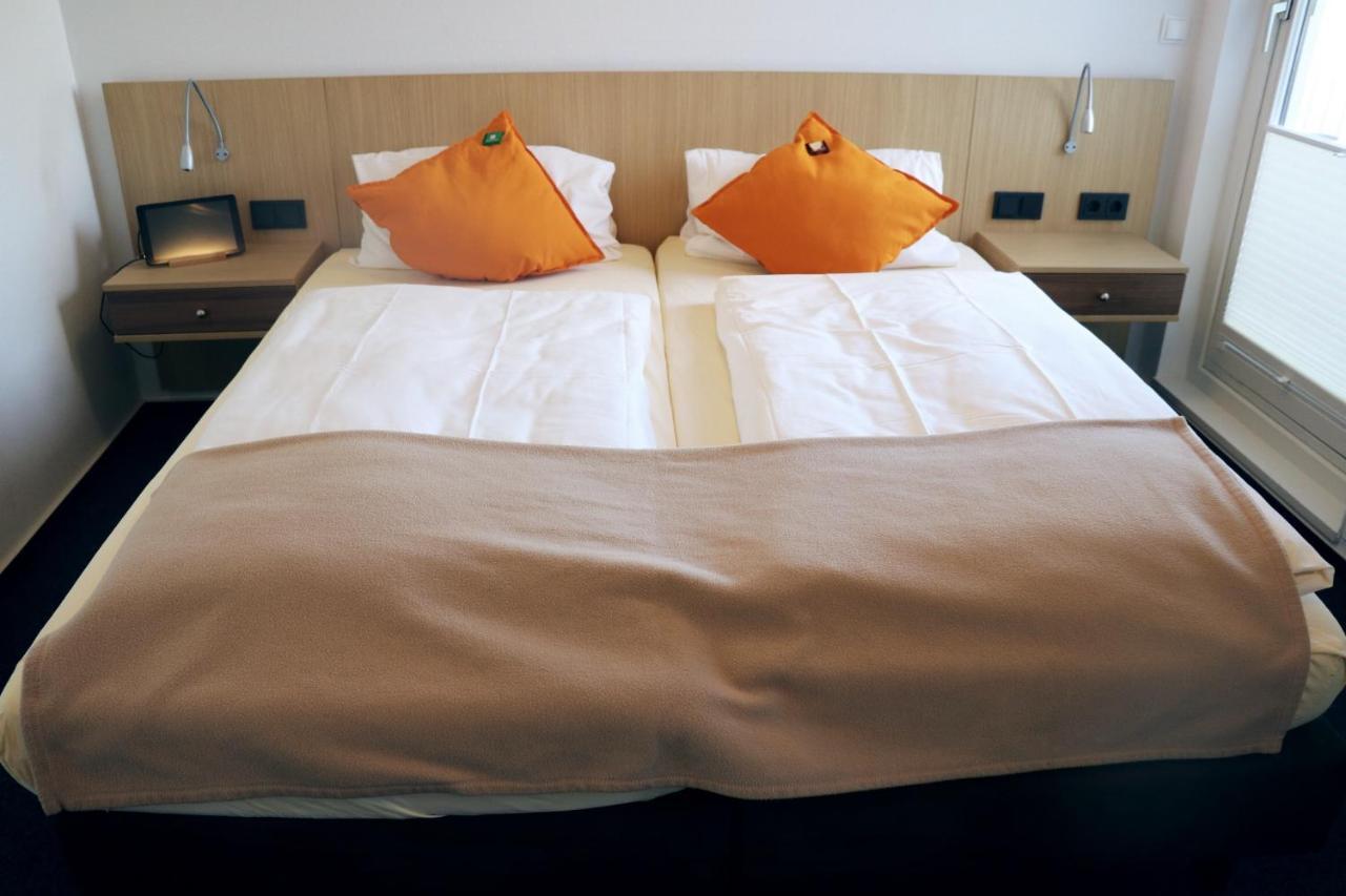 Hellmanns Hotel Bremers Bauerndiele Wiefelstede Экстерьер фото