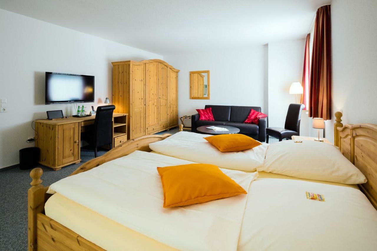 Hellmanns Hotel Bremers Bauerndiele Wiefelstede Экстерьер фото